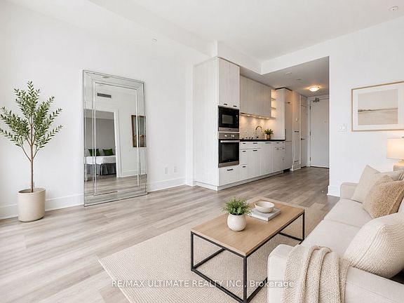 4th image of 32 Davenport Rd #306