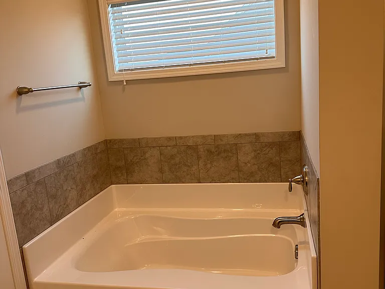 325 Gadson Dr — Photo 9