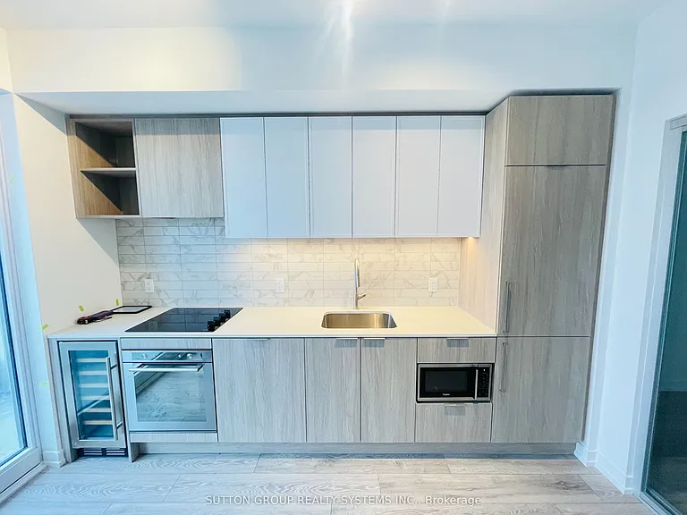 2020 Bathurst St #1809 — Photo 3
