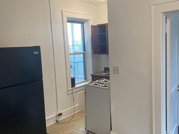 5th image of 93 Milford Ave APT 3A