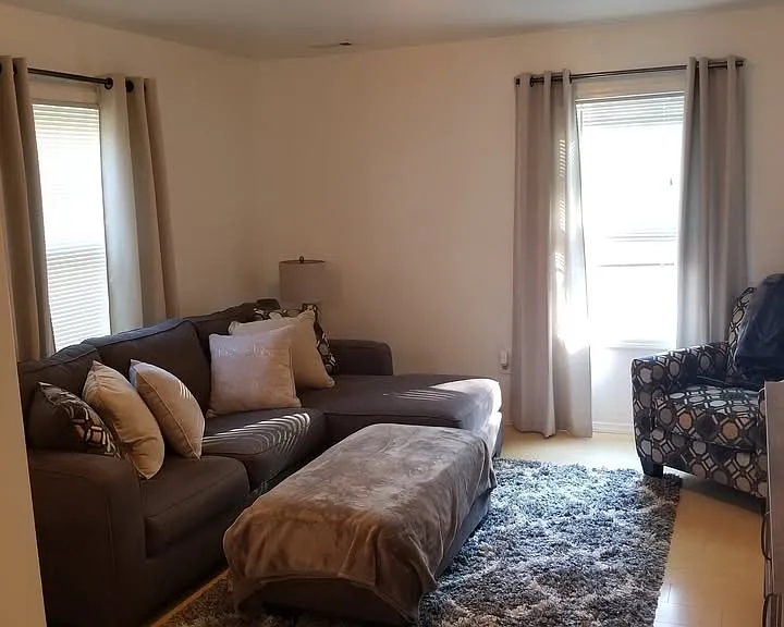 LARGE LIVING ROOM