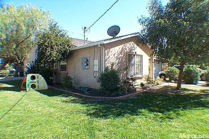 1st image of 700-704 Walnut Way