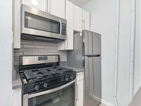4th image of 127 E 102nd St APT 3