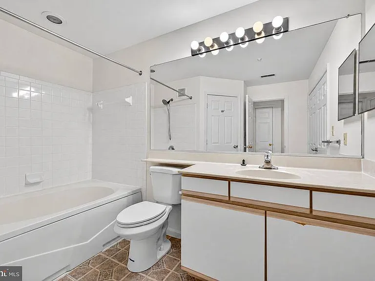3109 River Bend Ct #D201 — Photo 13