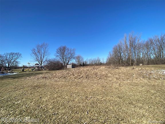 3rd image of 8126 Corunna Rd