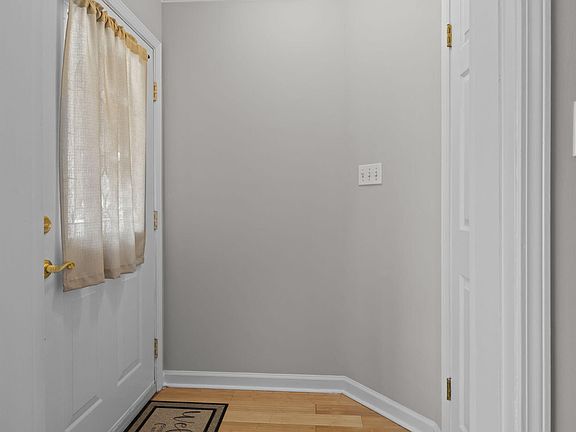 5th image of 113 Fieldspring Ln