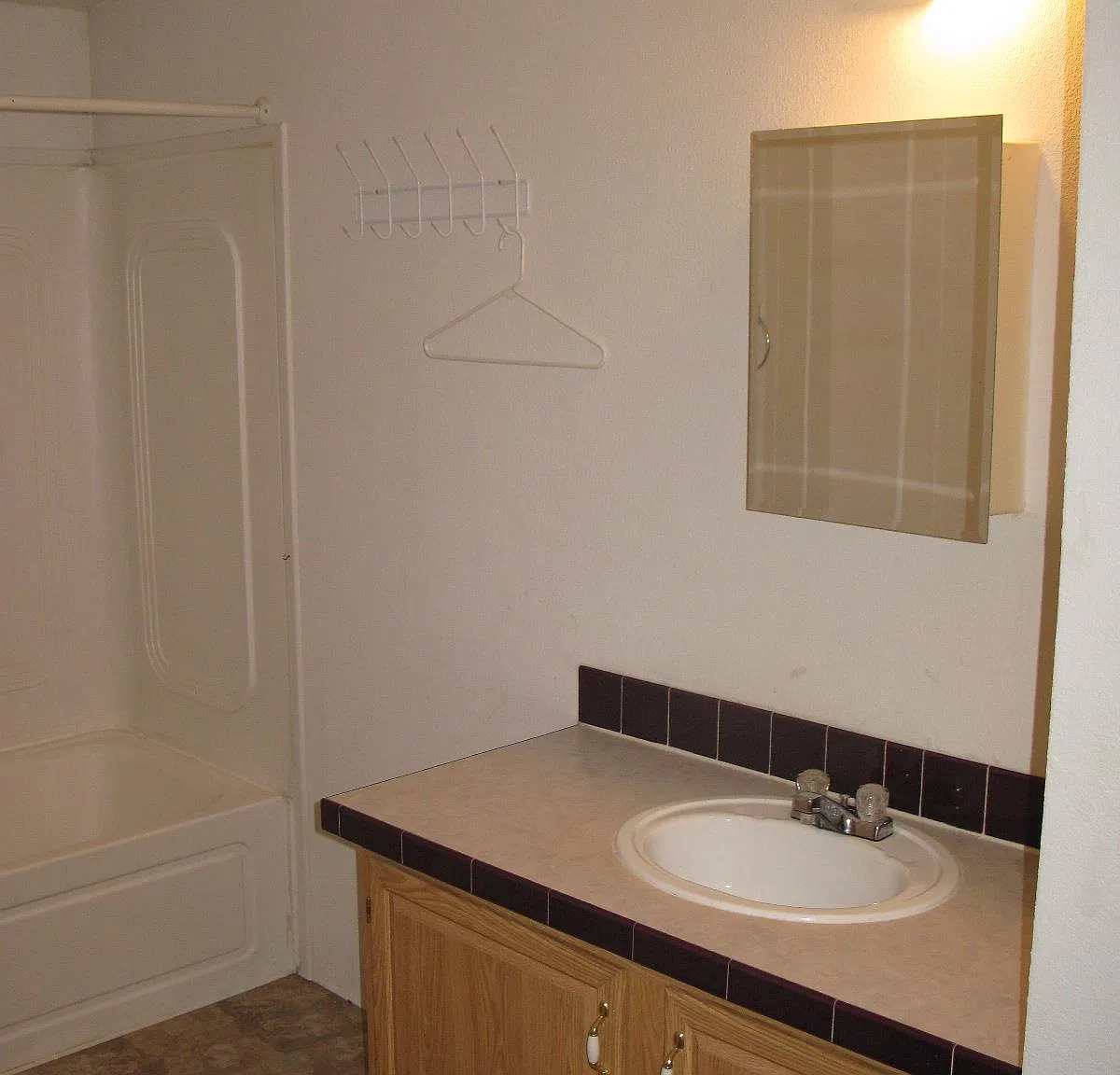 3 bed, 1600 sqft, $2,100 — Photo 4