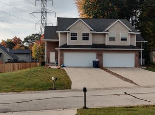 1435 Snowshoe Trl, Suamico, WI 54173