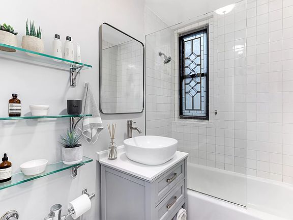 5th image of 130 W 16th St APT 42