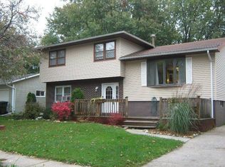 1115 Calvin St, Davenport, IA 52804
