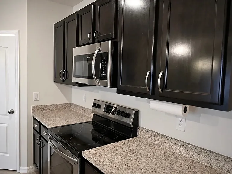 1036 Bethpage Rd — Photo 11