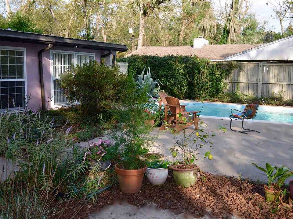 1st image of 2107 Woodstock Ln