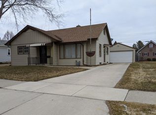 1420 Menasha Ave, Manitowoc, WI 54220