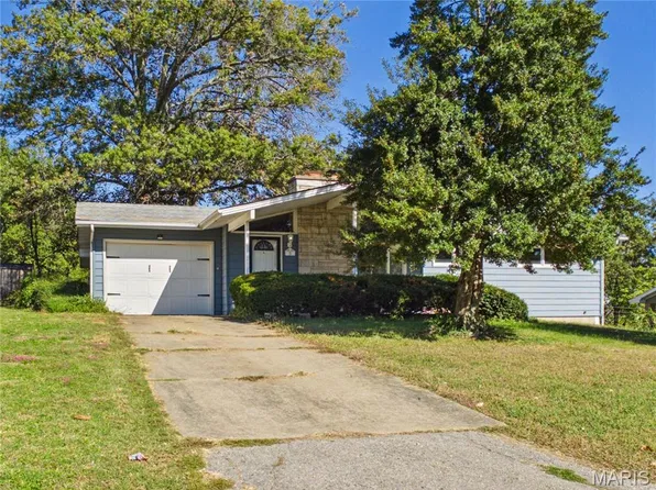 8 Camellia Dr, Cape Girardeau, MO 63703