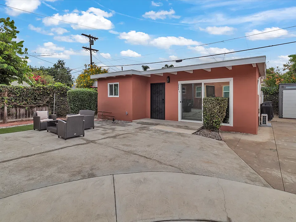 3964 1/2 La Salle Ave
