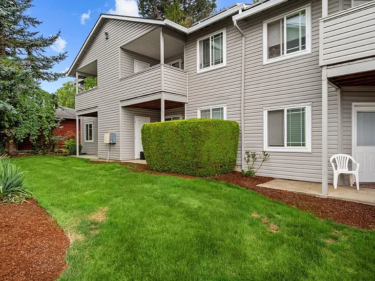 Gilhurst Apartments — Photo 13
