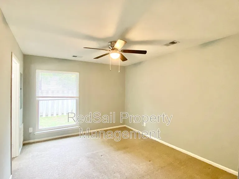1449 Longdale Dr — Photo 13