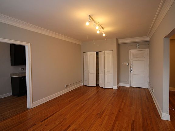 2nd image of 1204 W Granville Ave #332