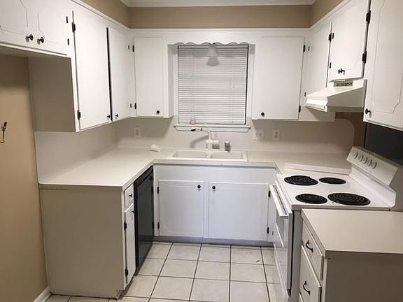 4th image of 2523 McLeod St
