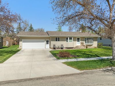 414 10th St W, Bottineau, ND, 58318
