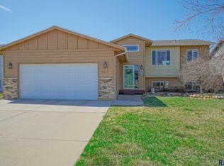 5513 S Kerry Ave, Sioux Falls, SD 57106