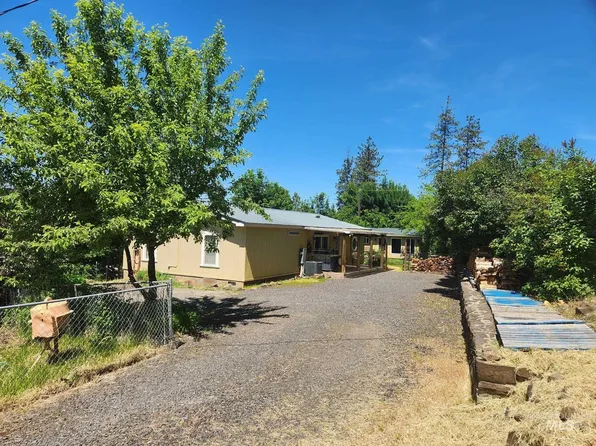 137 Valley Dr, Kamiah, ID 83536