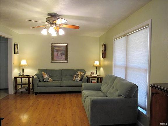 4th image of 7 Oxford Dr