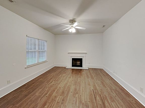 4th image of 2004 White Cedar Ln