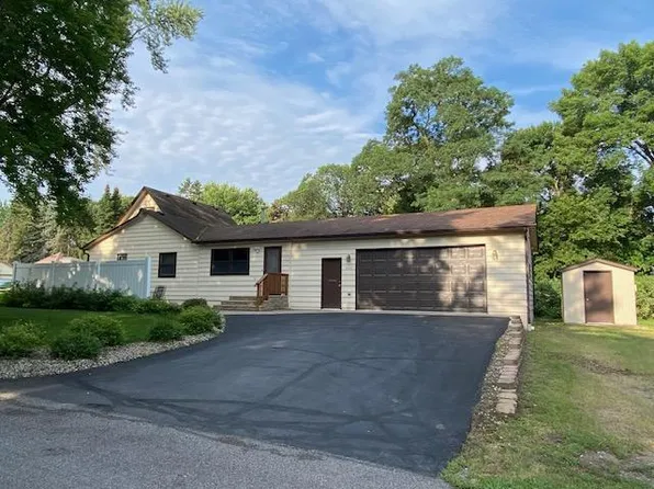 302 4th St S, Princeton, MN 55371
