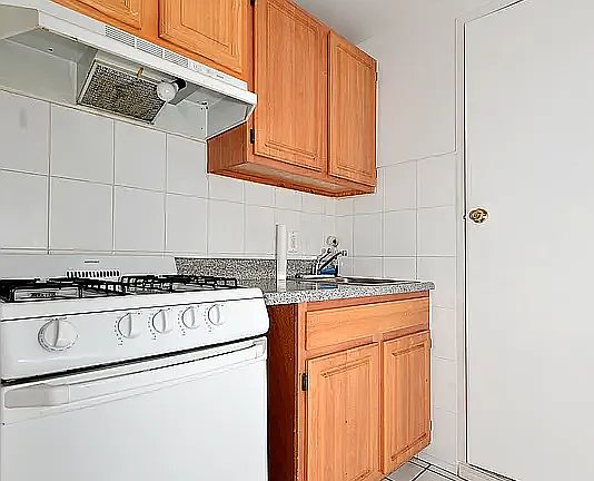 5th image of 95 Orchard St #15A
