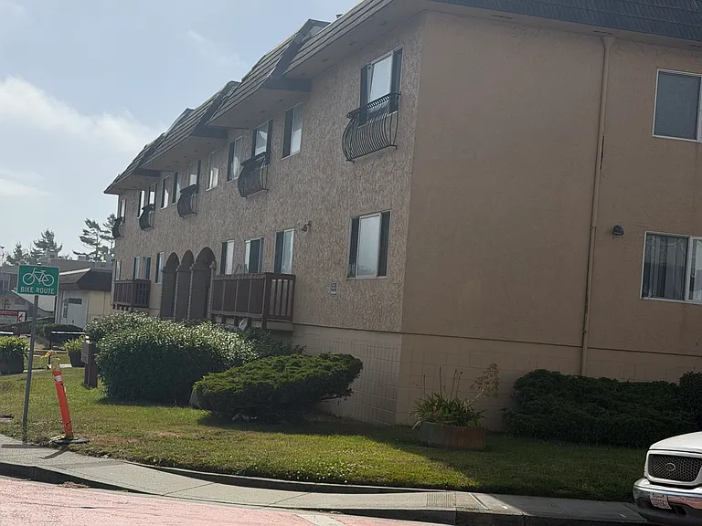 1450 Southgate Ave — Photo 3