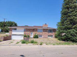 305 Valley View Dr, Ogallala, NE 69153