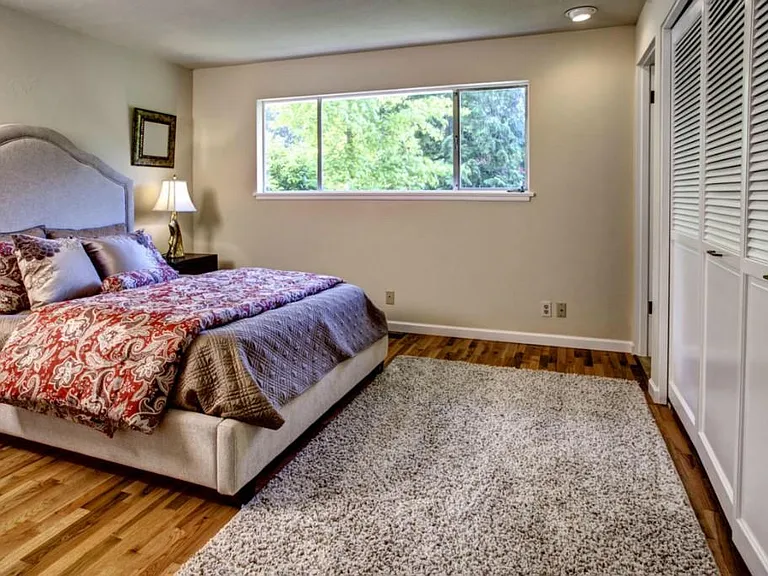 12423 NE 6th Pl — Photo 12