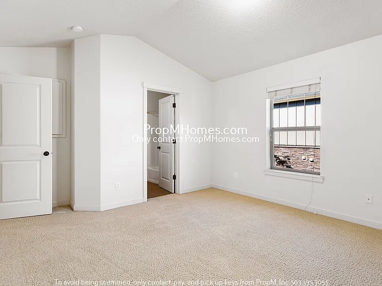 610 NE Garswood Ln — Photo 10
