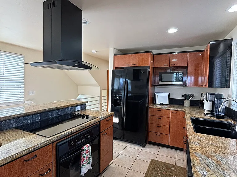 819 Avalon Ct #B — Photo 9