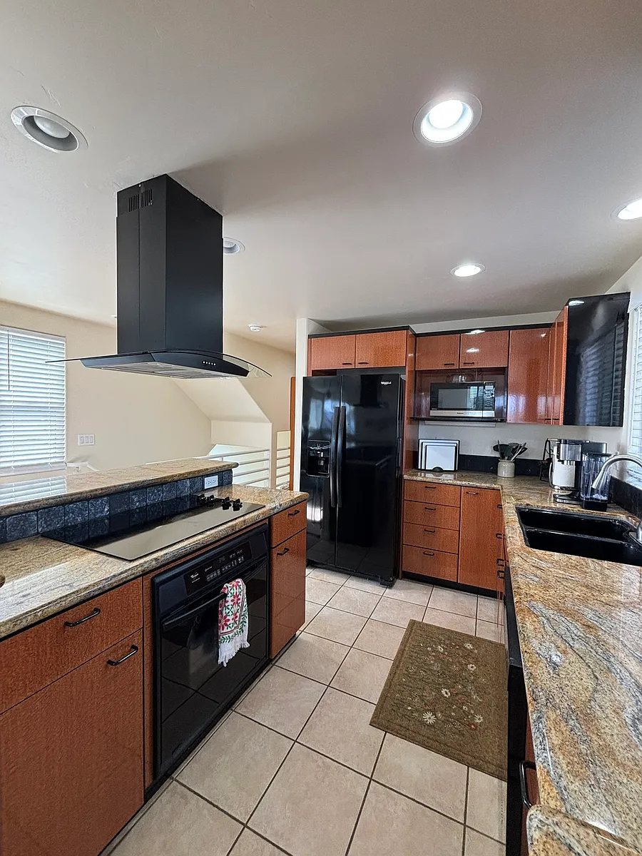 Building Photo - 819 Avalon Ct #B