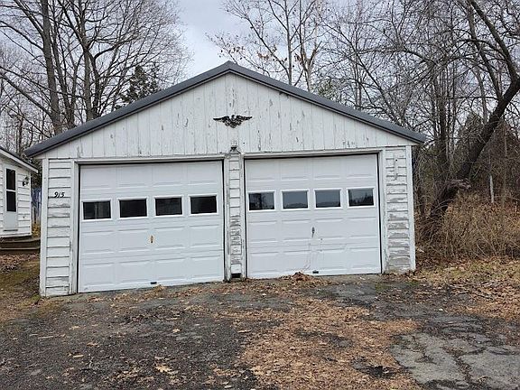 3rd image of 915 Stillwater Avenue