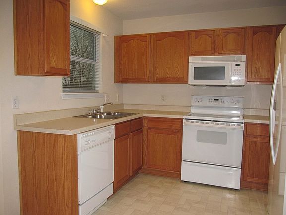 5th image of 7708 Hawthorn