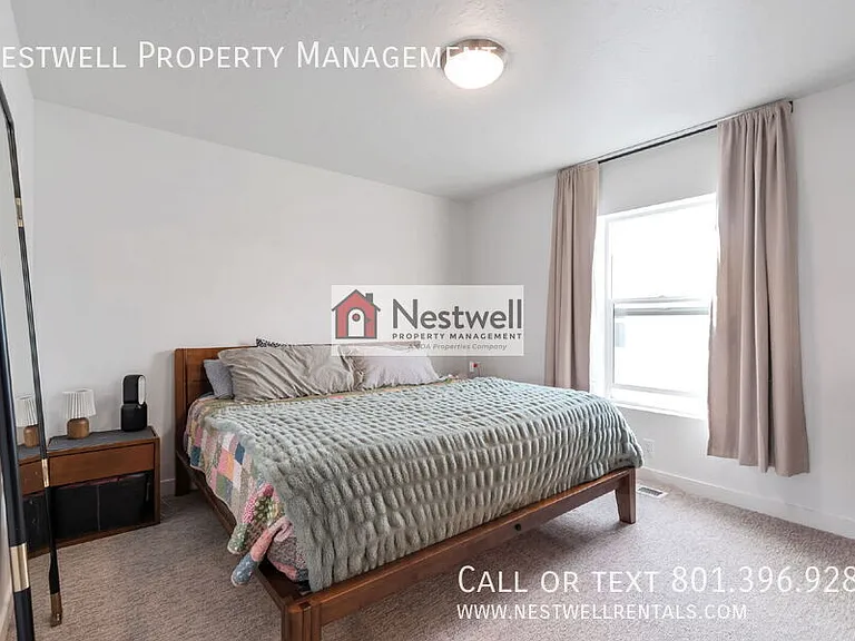 359 N 700 W #21 — Photo 13