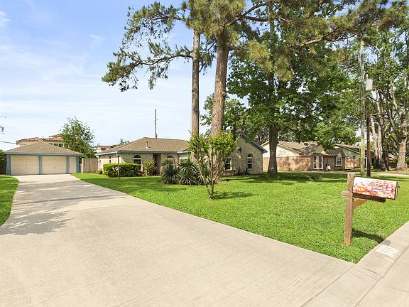 3rd image of 614 Crestwood Dr