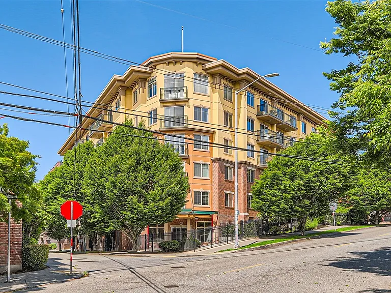 700 E Denny Way #209 — Photo 8