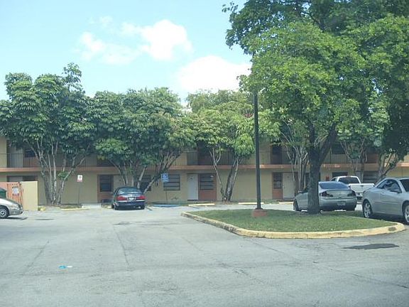 5th image of 4061 Lakeside Dr
