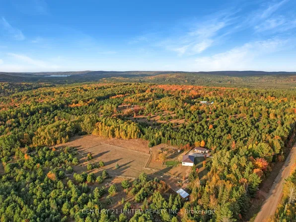 31 McLean Rd, Hastings Highlands, ON K0L 2R0