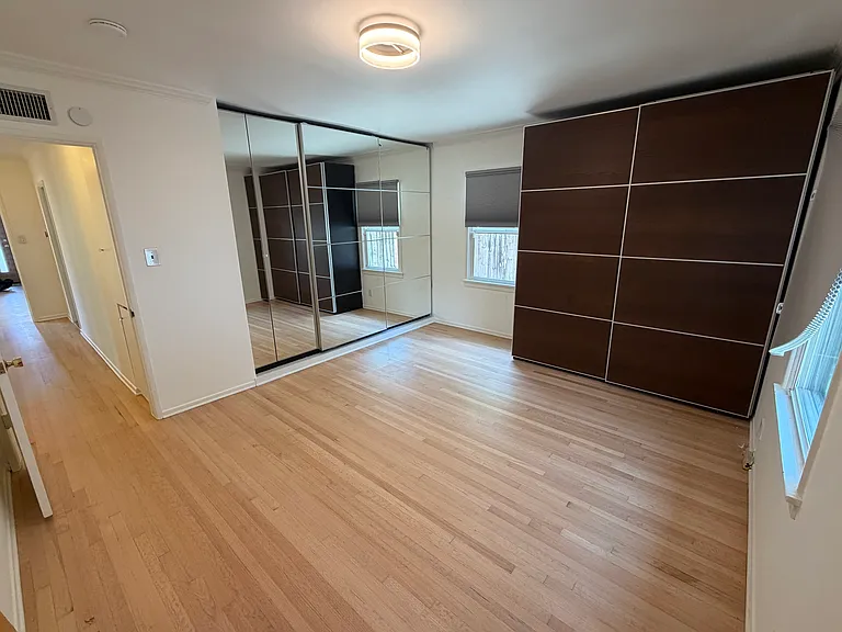 1221 S Curson Ave — Photo 27