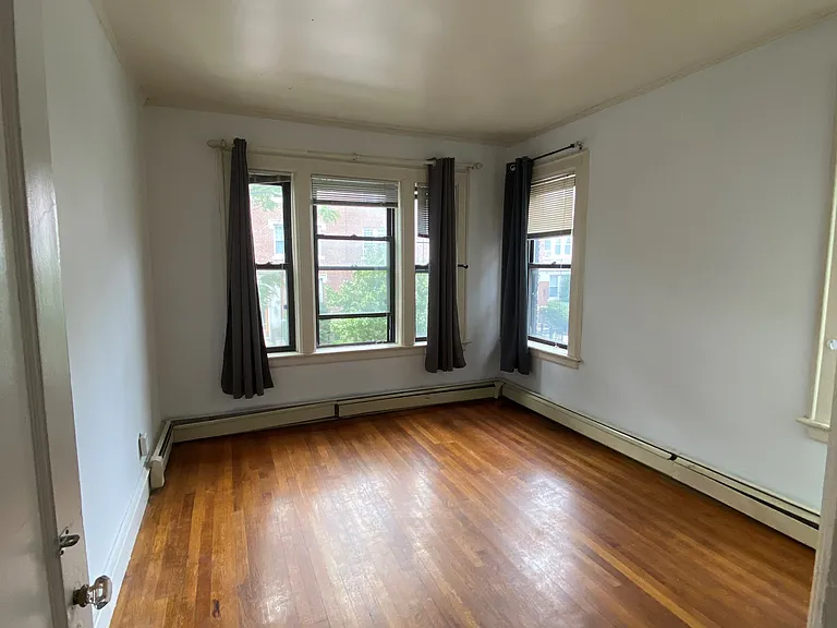 15 Park Vale Ave #5 — Photo 2