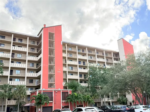 2206 S Cypress Bend Dr APT 508, Pompano Beach, FL 33069
