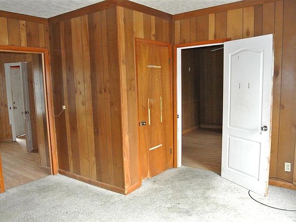 3rd image of 230 Lafayette Ave