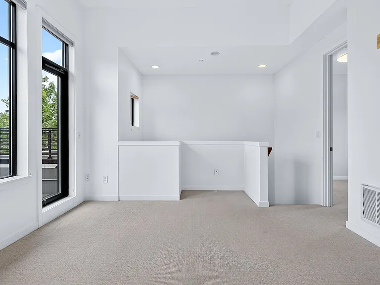 1690 NW Riverscape St — Photo 30