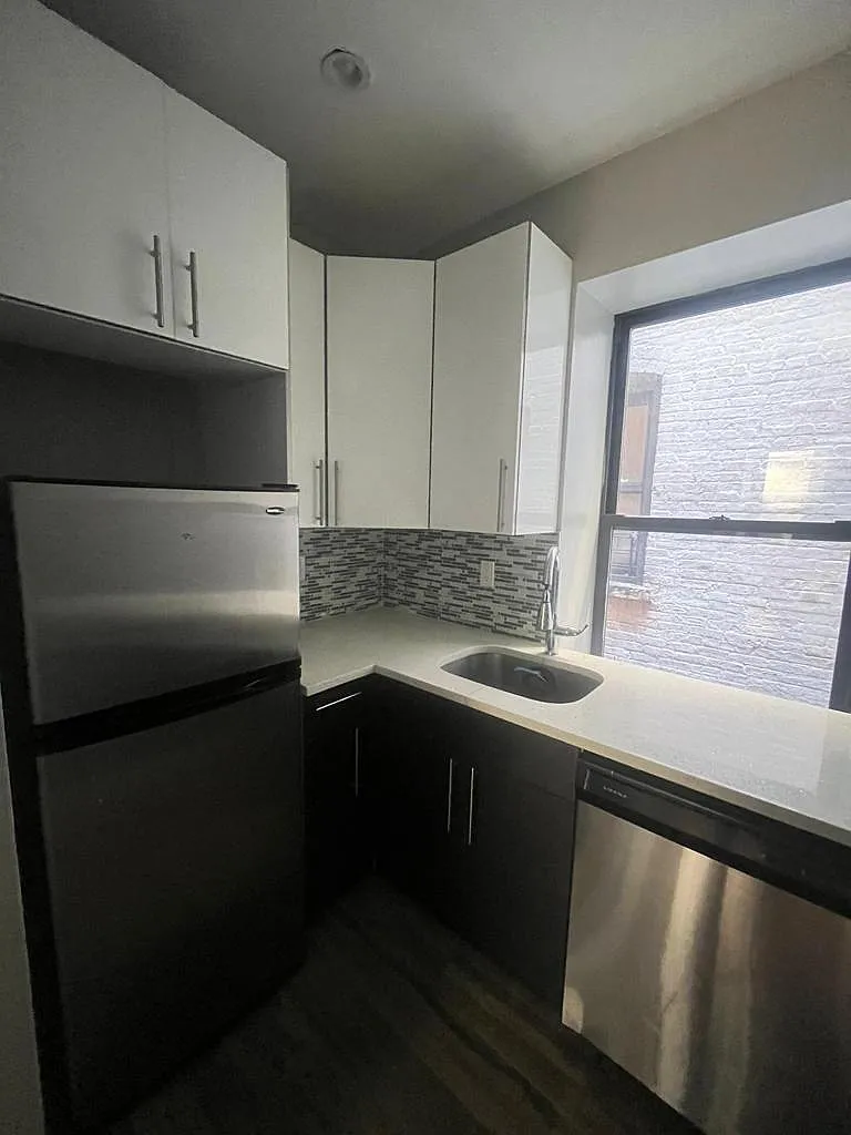 315 Alexander Avenue — Photo 2