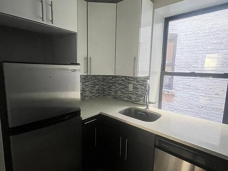 315 Alexander Ave #4F — Photo 2